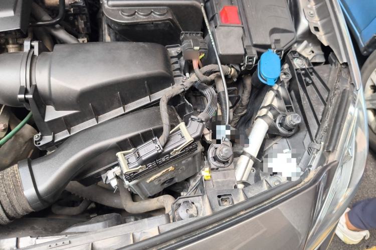 Used Mercedes-Benz B-Class 2012 B 180 Engine Bay Left