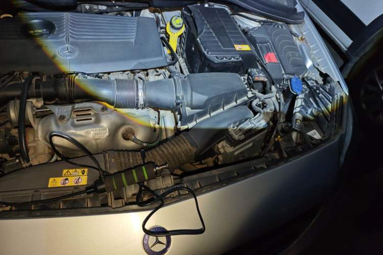 Used Mercedes-Benz B-Class 2012 B 200 Engine Bay Left
