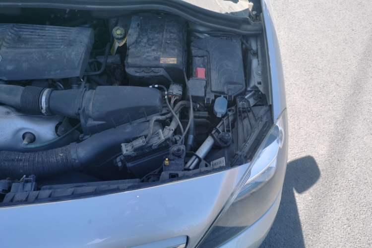 Used Mercedes-Benz B-Class 2012 B 180 Engine Bay Left