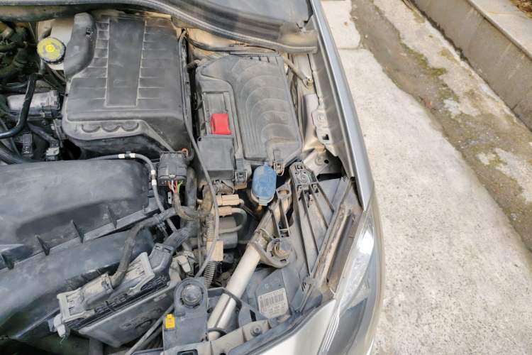 Used Mercedes-Benz B-Class 2012 B 180 Engine Bay Left
