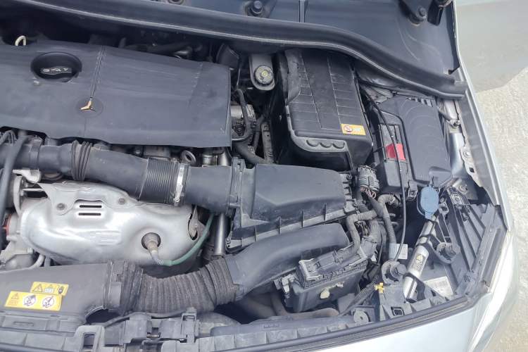 Used Mercedes-Benz B-Class 2012 B 200 Engine Bay Left