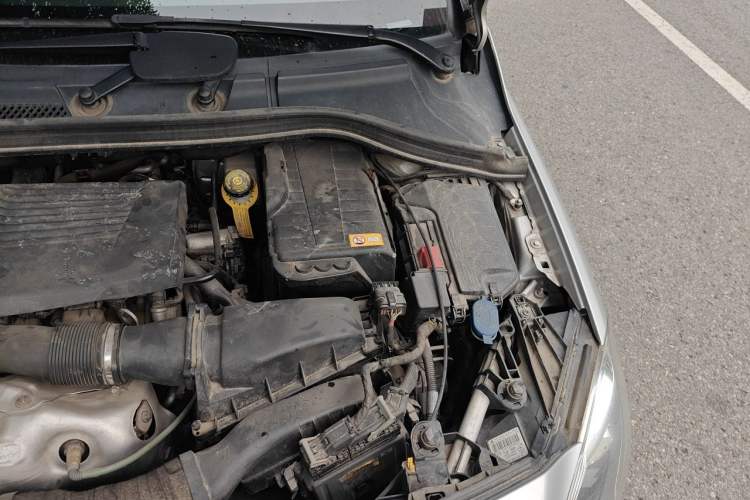 Used Mercedes-Benz B-Class 2012 B 180 Engine Bay Left