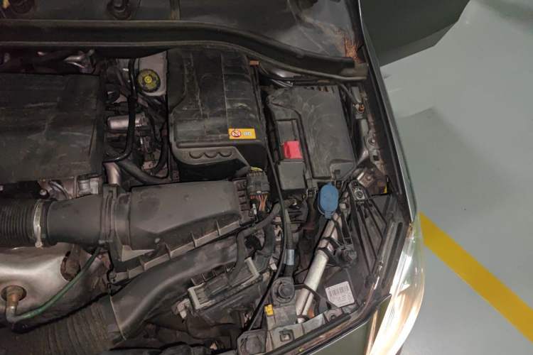 Used Mercedes-Benz B-Class 2012 B 180 Engine Bay Left