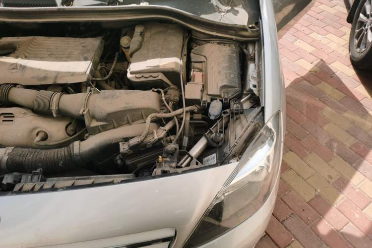 Used Mercedes-Benz B-Class 2012 B 180 Engine Bay Left