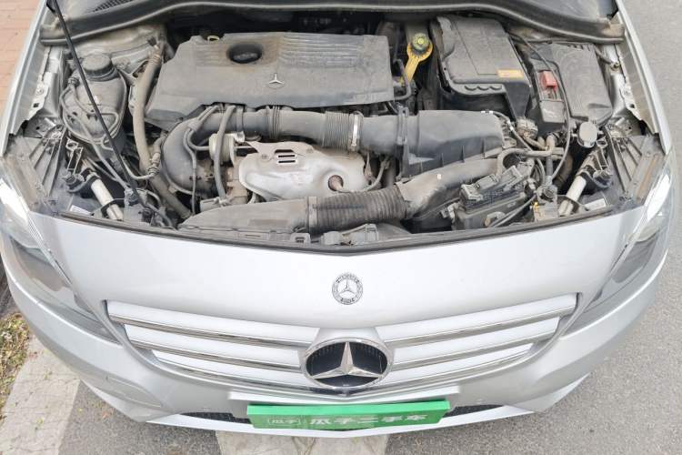 Used Mercedes-Benz B-Class 2012 B 180 Engine Bay