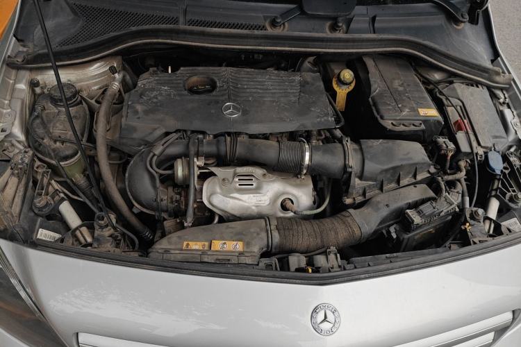 Used Mercedes-Benz B-Class 2012 B 180 Engine Bay