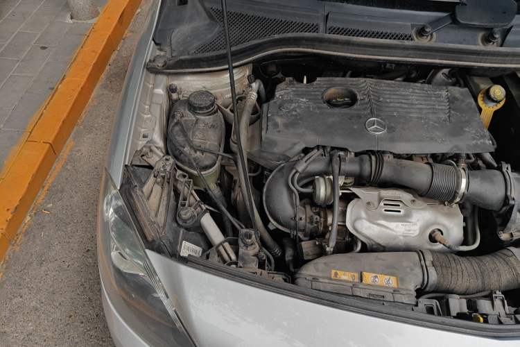 Used Mercedes-Benz B-Class 2012 B 180 Engine Bay Right