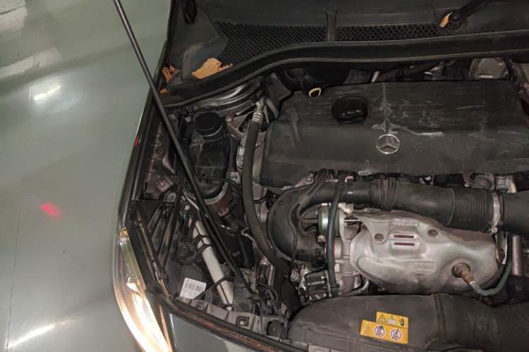 Used Mercedes-Benz B-Class 2012 B 180 Engine Bay Right