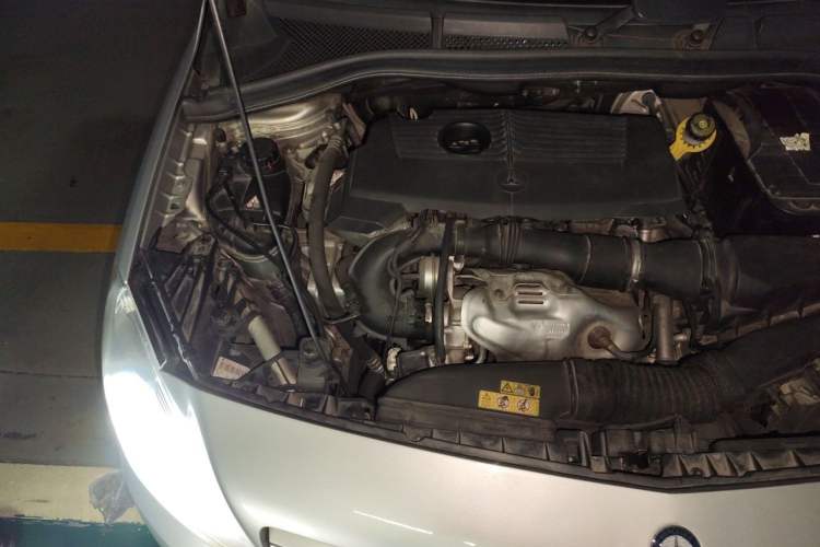 Used Mercedes-Benz B-Class 2012 B 180 Engine Bay Right
