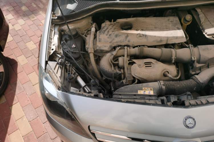 Used Mercedes-Benz B-Class 2012 B 180 Engine Bay Right