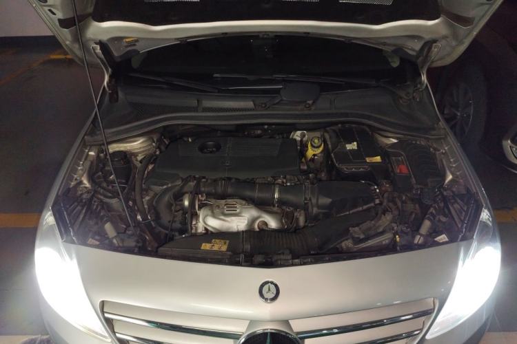 Used Mercedes-Benz B-Class 2012 B 180 Engine Bay