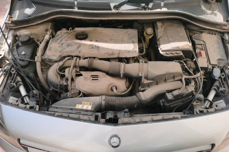 Used Mercedes-Benz B-Class 2012 B 180 Engine Bay