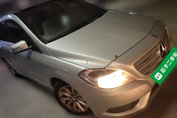 Used Mercedes-Benz B-Class 2012 B 180 Front Right 45 Deg