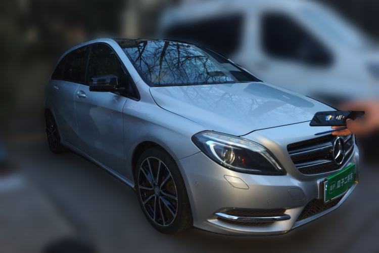 Used Mercedes-Benz B-Class 2012 B 200 Front Right 45 Deg