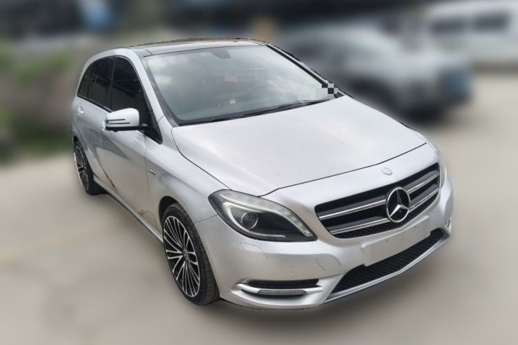 Used Mercedes-Benz B-Class 2012 B 200 Front Right 45 Deg