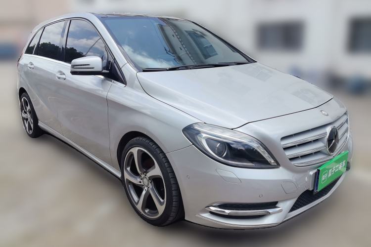 Used Mercedes-Benz B-Class 2012 B 200 Front Right 45 Deg