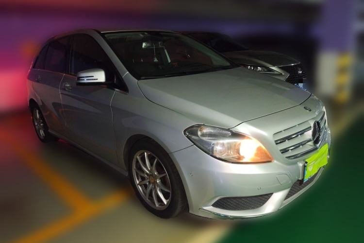 Used Mercedes-Benz B-Class 2012 B 180 Front Right 45 Deg