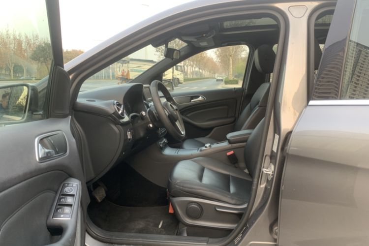Used Mercedes-Benz B-Class 2012 B 180 Interior 1
