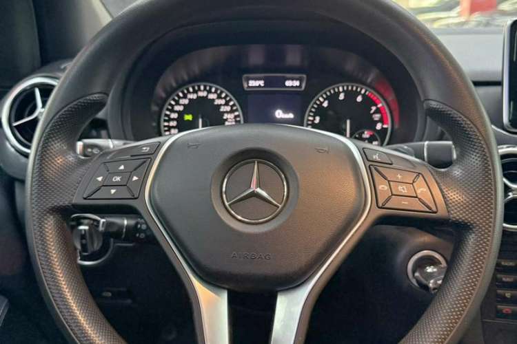 Used Mercedes-Benz B-Class 2012 B 180 Interior 2