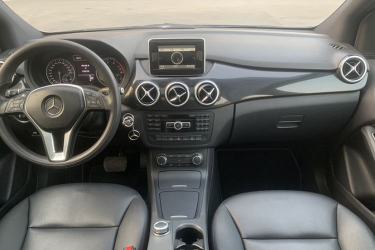 Used Mercedes-Benz B-Class 2012 B 180 Interior 3