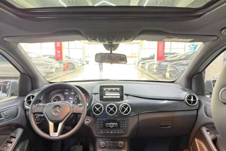 Used Mercedes-Benz B-Class 2012 B 180 Interior 4