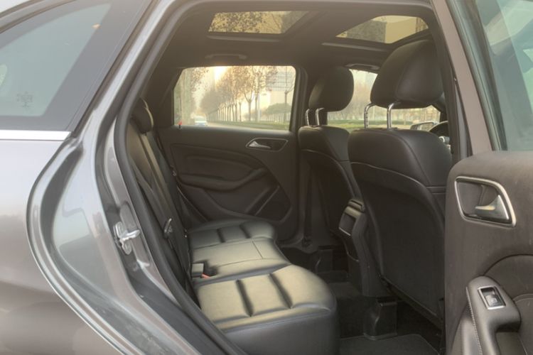 Used Mercedes-Benz B-Class 2012 B 180 Interior 5