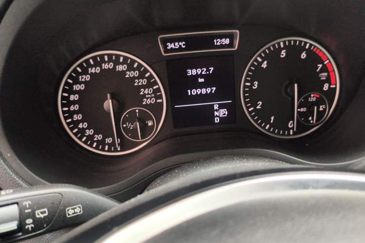 Used Mercedes-Benz B-Class 2012 B 180 Odometer Close Up