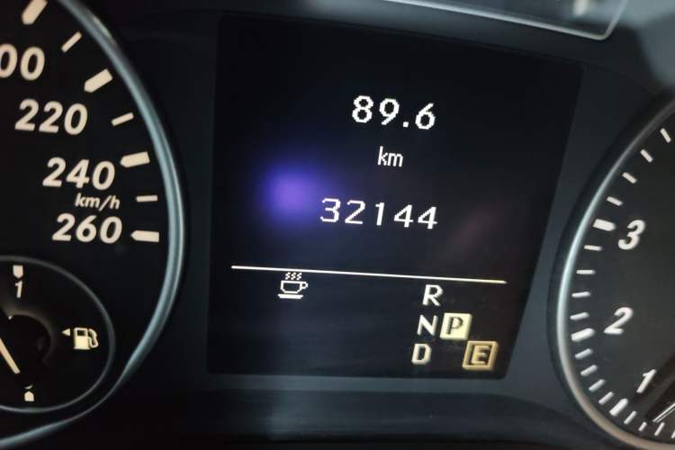 Used Mercedes-Benz B-Class 2012 B 200 Odometer Close Up