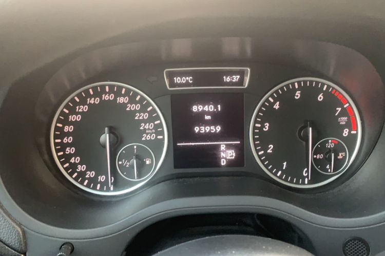 Used Mercedes-Benz B-Class 2012 B 180 Odometer Close Up