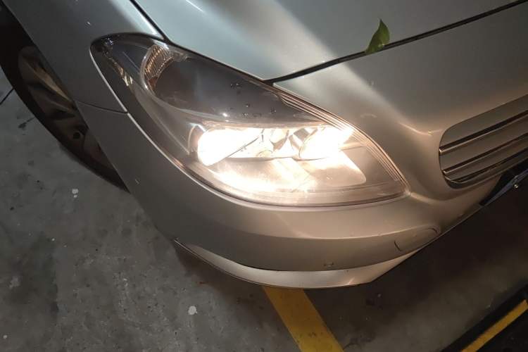 Used Mercedes-Benz B-Class 2012 B 180 Right Front Headlight