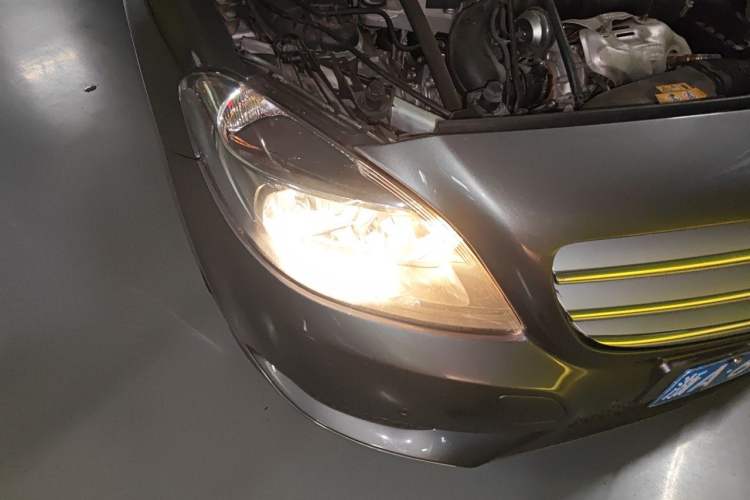 Used Mercedes-Benz B-Class 2012 B 180 Right Front Headlight