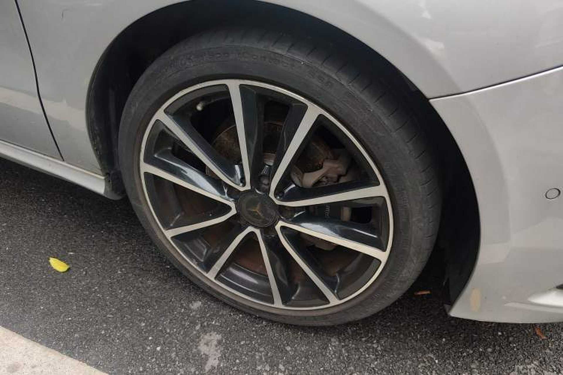 Used Mercedes-Benz B-Class 2012 B 200 Right Front Wheel Hub