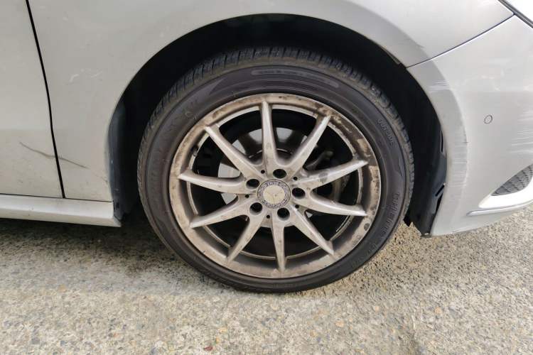 Used Mercedes-Benz B-Class 2012 B 180 Right Front Wheel Hub