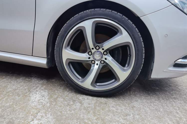 Used Mercedes-Benz B-Class 2012 B 200 Right Front Wheel Hub