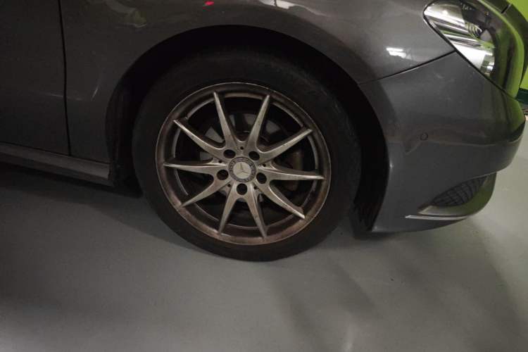 Used Mercedes-Benz B-Class 2012 B 180 Right Front Wheel Hub