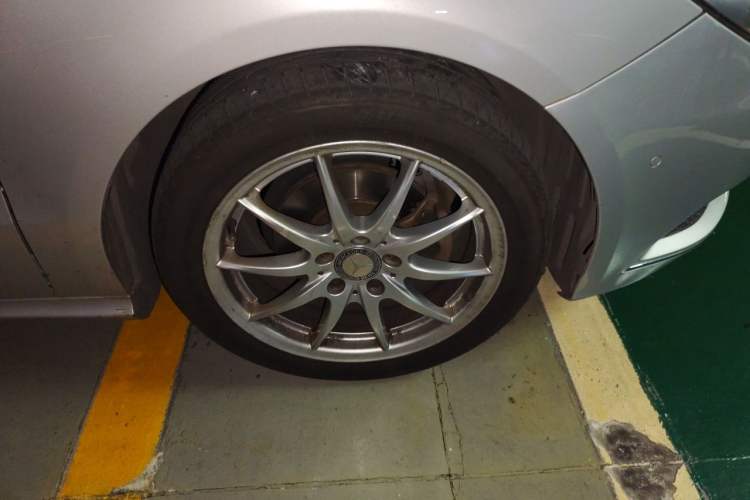 Used Mercedes-Benz B-Class 2012 B 180 Right Front Wheel Hub
