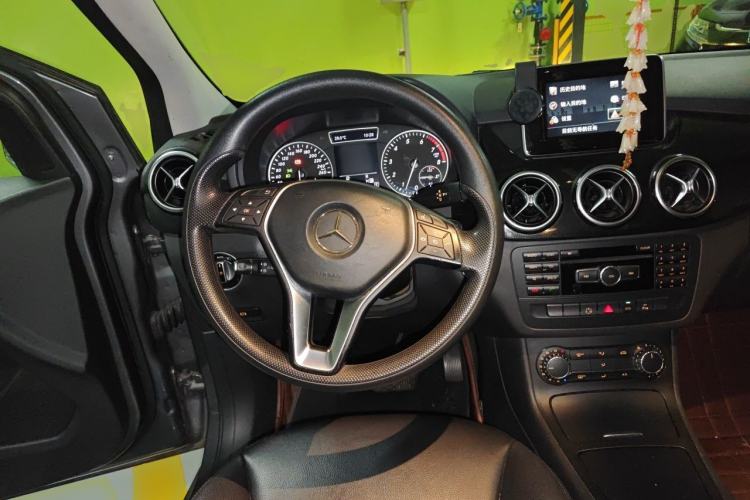 Used Mercedes-Benz B-Class 2012 B 180 Steering Wheel