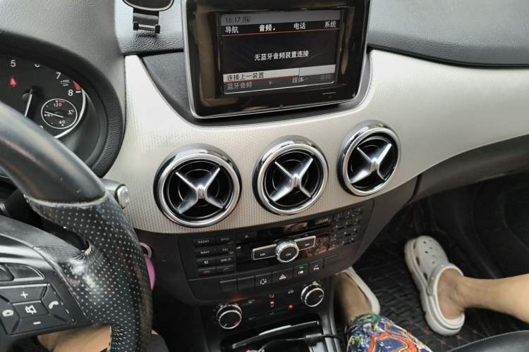 Used Mercedes-Benz B-Class 2012 B 200 Audio And AC Panel