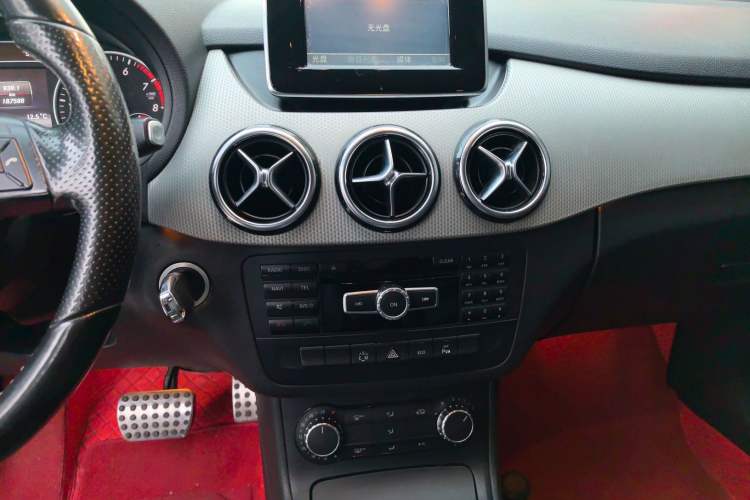 Used Mercedes-Benz B-Class 2012 B 200 Audio And AC Panel