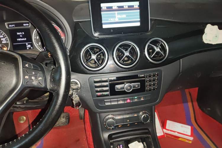 Used Mercedes-Benz B-Class 2012 B 180 Audio And AC Panel