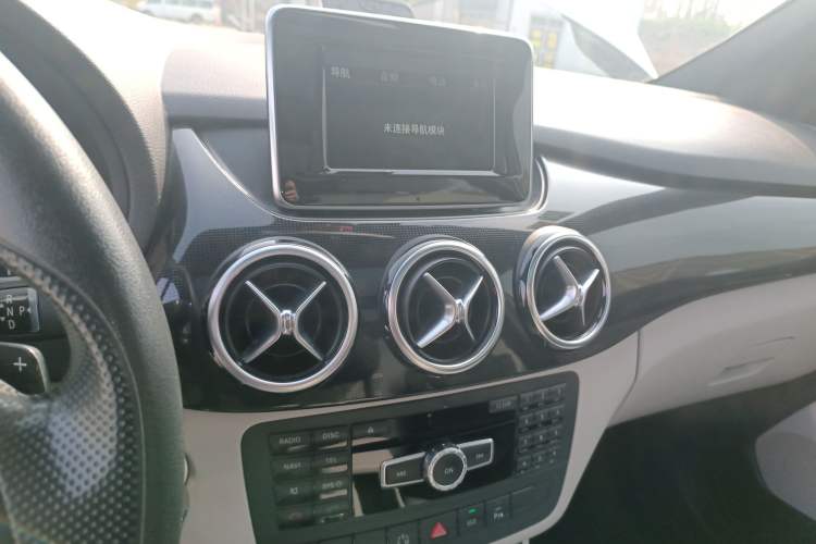 Used Mercedes-Benz B-Class 2012 B 180 Audio And AC Panel