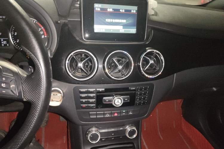 Used Mercedes-Benz B-Class 2012 B 180 Audio And AC Panel