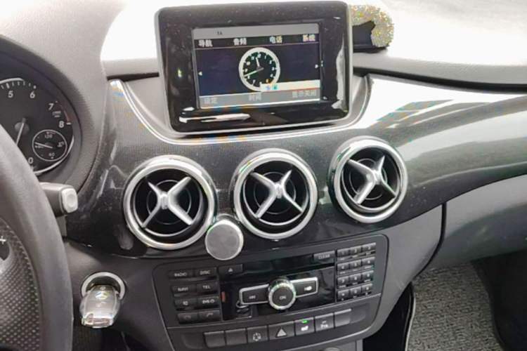 Used Mercedes-Benz B-Class 2012 B 180 Audio And AC Panel