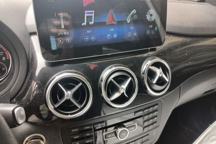 Used Mercedes-Benz B-Class 2012 B 180 Audio And AC Panel