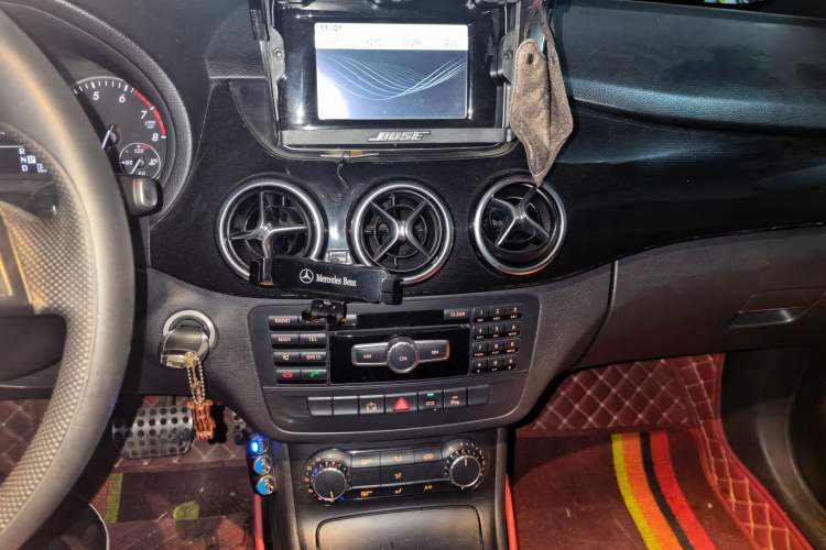 Used Mercedes-Benz B-Class 2012 B 180 Audio And AC Panel