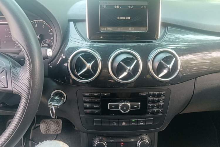 Used Mercedes-Benz B-Class 2012 B 180 Audio And AC Panel