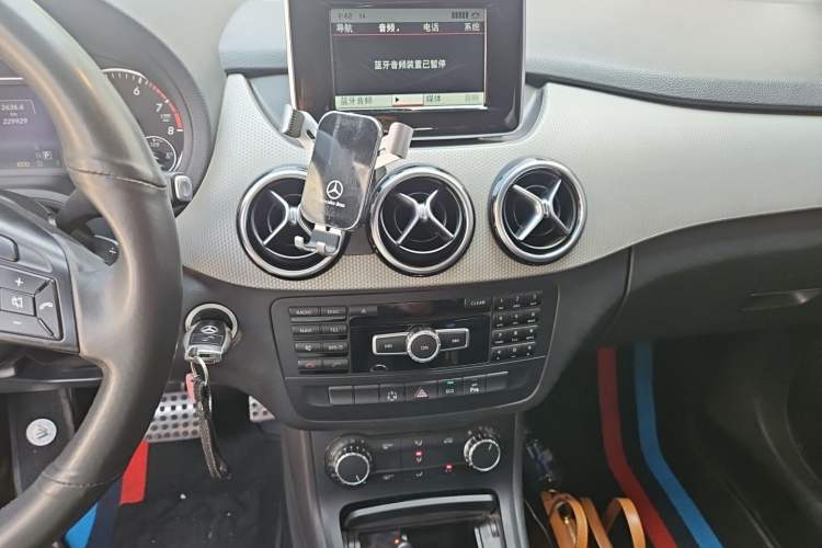 Used Mercedes-Benz B-Class 2012 B 200 Audio And AC Panel
