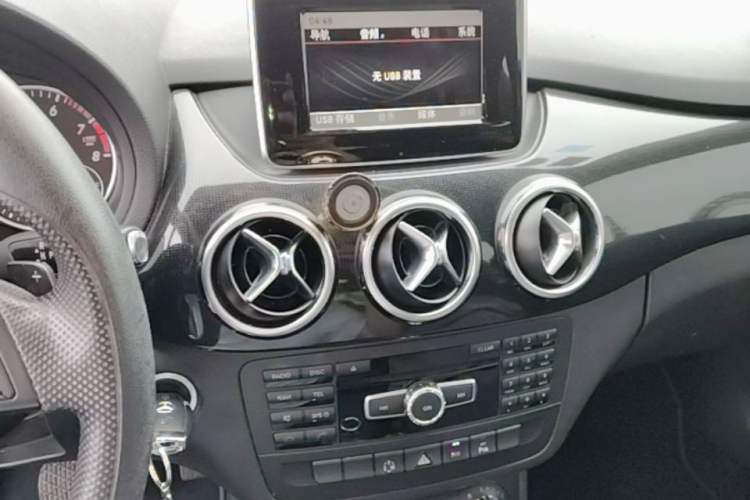 Used Mercedes-Benz B-Class 2012 B 180 Audio And AC Panel