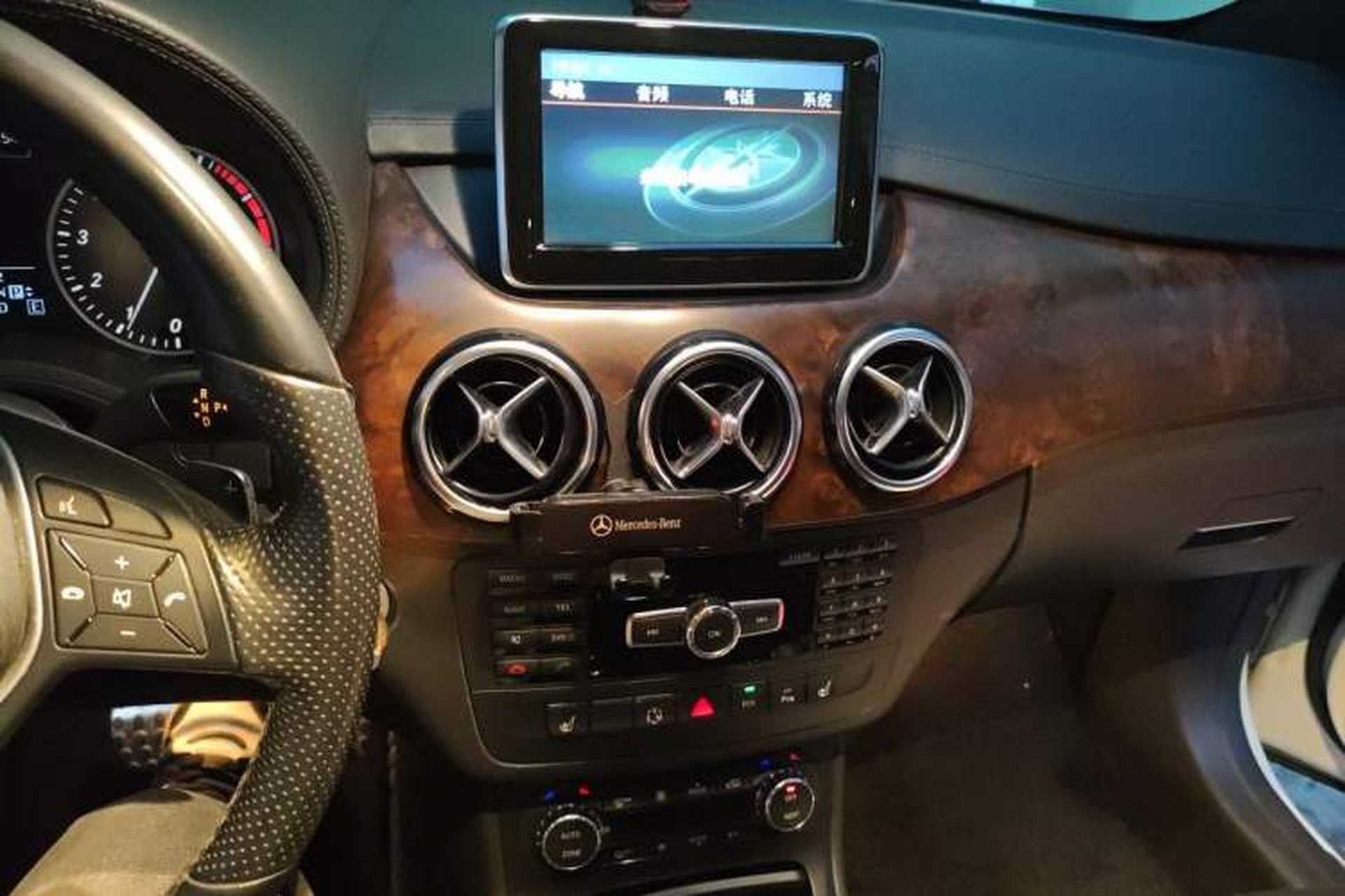 Used Mercedes-Benz B-Class 2012 B 200 Audio And AC Panel