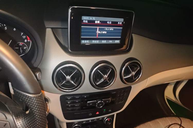 Used Mercedes-Benz B-Class 2012 B 200 Audio And AC Panel
